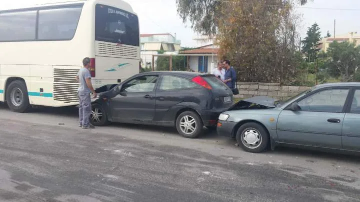 Τώρα καραμπόλα με τέσσερα οχήματα στο Κιάτο