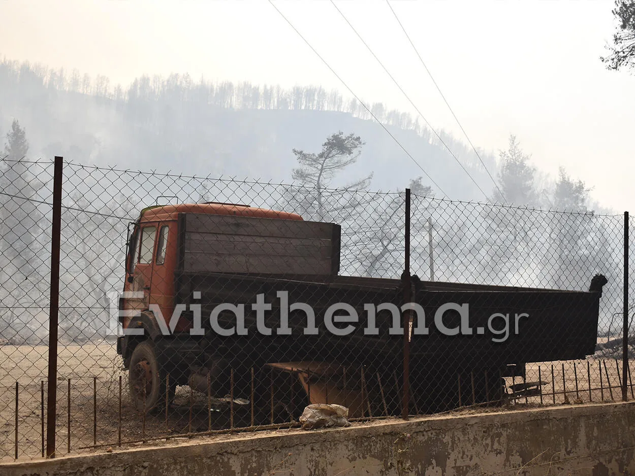 Πύρινη κόλαση στην Βόρεια Εύβοια