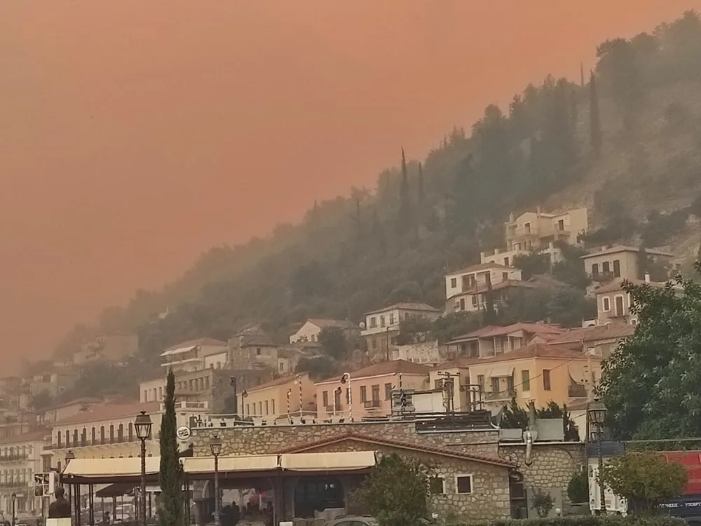 Δύσκολη παραμένει η κατάσταση με τις πυρκαγιές στην Περιφέρεια Πελοποννήσου