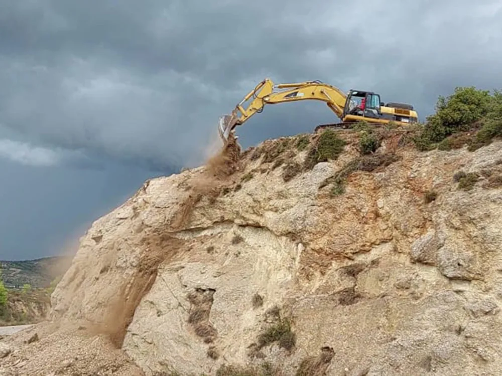 Εργα στο οδικό δίκτυο της Π.Ε. Κορινθίας