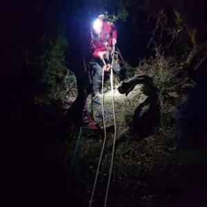 Π.Σ.-Διάσωση σκύλου από πτώση σε γκρεμό στην Κέρκυρα.(φωτό)