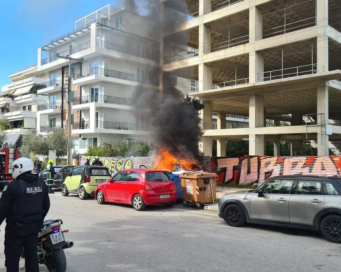 Φωτιά σε Ι.Χ όχημα στην Γλυφάδα Αττικής