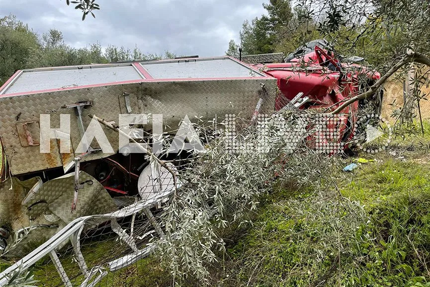 Ηλεία: Δύο τραυματίες σε ανατροπή πυροσβεστικού οχήματος σε πυρκαγιά (Φωτό & Bίντεο)