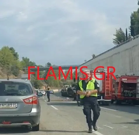 ΤΡΑΓΩΔΙΑ ΣΤΗΝ ΟΛΥΜΠΙΑ ΟΔΟ: Νεκρή μία γυναίκα - "Τούμπαρε" το αυτοκίνητο - ΦΩΤΟ
