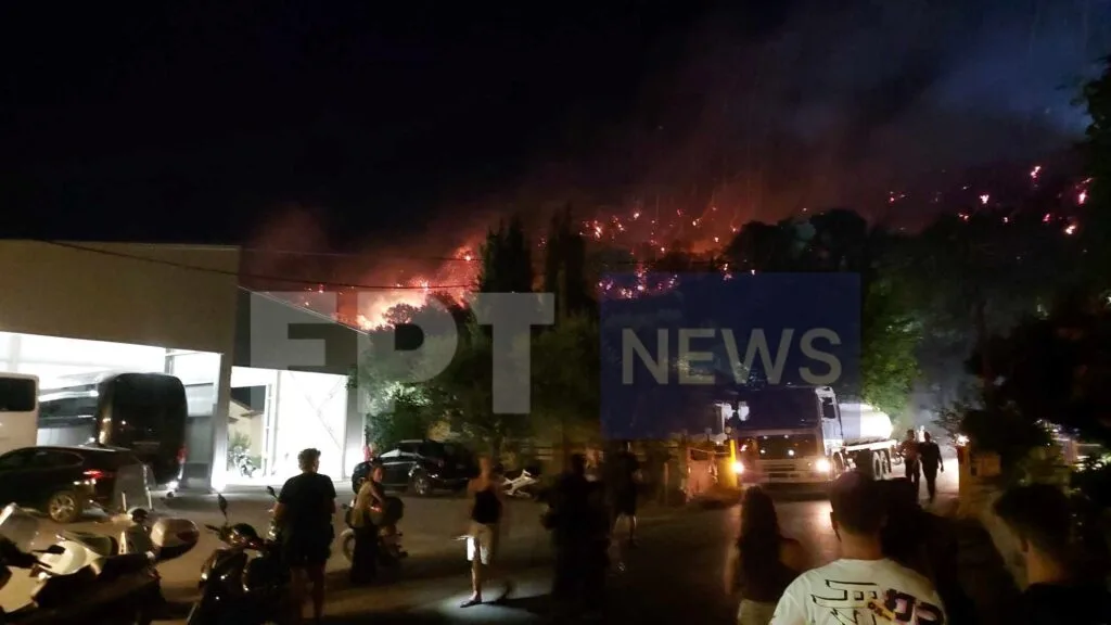 Φωτιά στο Ακρωτήρι Ζακύνθου: Σε επιφυλακή οι πυροσβεστικές δυνάμεις για τις συνεχείς αναζωπυρώσεις