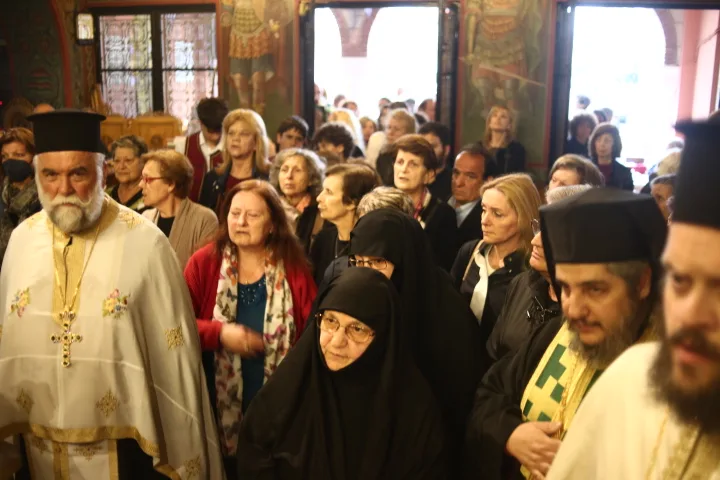 ieros_naos_panagia_rodon_to_amaranton_peiraiki_peiraias_xiliomodi_iera_moni_eidiseis_ekklisia_mitropolitis_serafeim_kokkonis_elliniki_astynomia_rodou_amarantou_faneromeni_panagia_akathistos_ymnos (2)