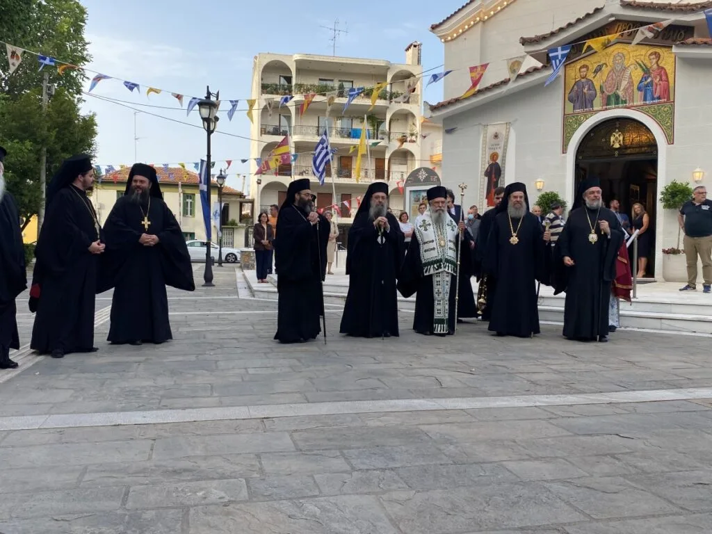 Τρίπολη: Κλήρος και πιστοί υποδέχθηκαν τα λείψανα των πολιούχων Αγίων Νεομαρτύρων Παύλου και Δημητρίου