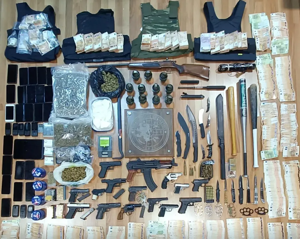 Τα ευρήματα της ΕΛ.ΑΣ. για την εγκληματική οργάνωση που διέπραττε εκβιασμούς – Έχουν εξιχνιασθεί 78 υποθέσεις