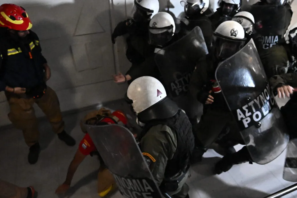 Συγκέντρωση το πρωί της Παρασκευής εποχικών πυροσβεστών στη Βουλή