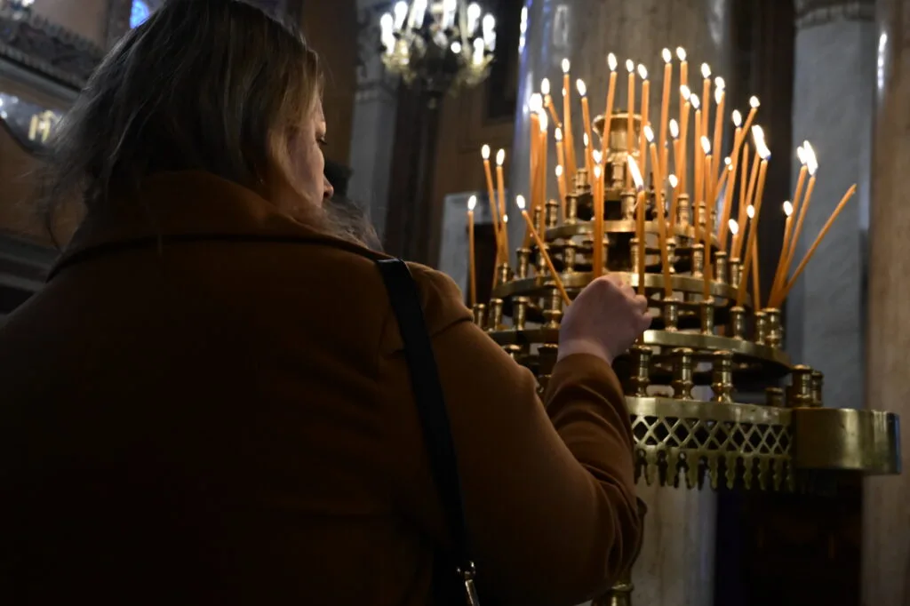 Μέχρι το πρωί το σκήνωμα του μακαριστού Αρχιεπισκόπου Αναστάσιου στη Μητρόπολη – Το τελετουργικό που ακολουθεί