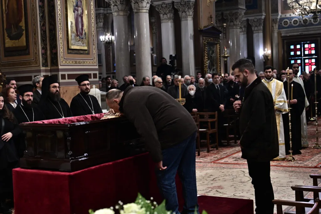 Μέχρι το πρωί το σκήνωμα του μακαριστού Αρχιεπισκόπου Αναστάσιου στη Μητρόπολη – Το τελετουργικό που ακολουθεί