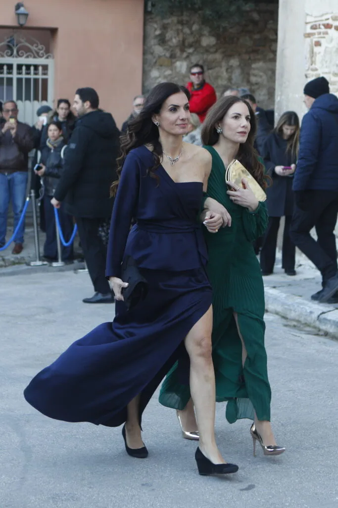 Γάμος Νικόλαου Ντε Γκρες – Χρυσής Βαρδινογιάννη: Φωτογραφίες από την τελετή στον Ιερό Ναό Αγίου Νικολάου Ραγκαβά