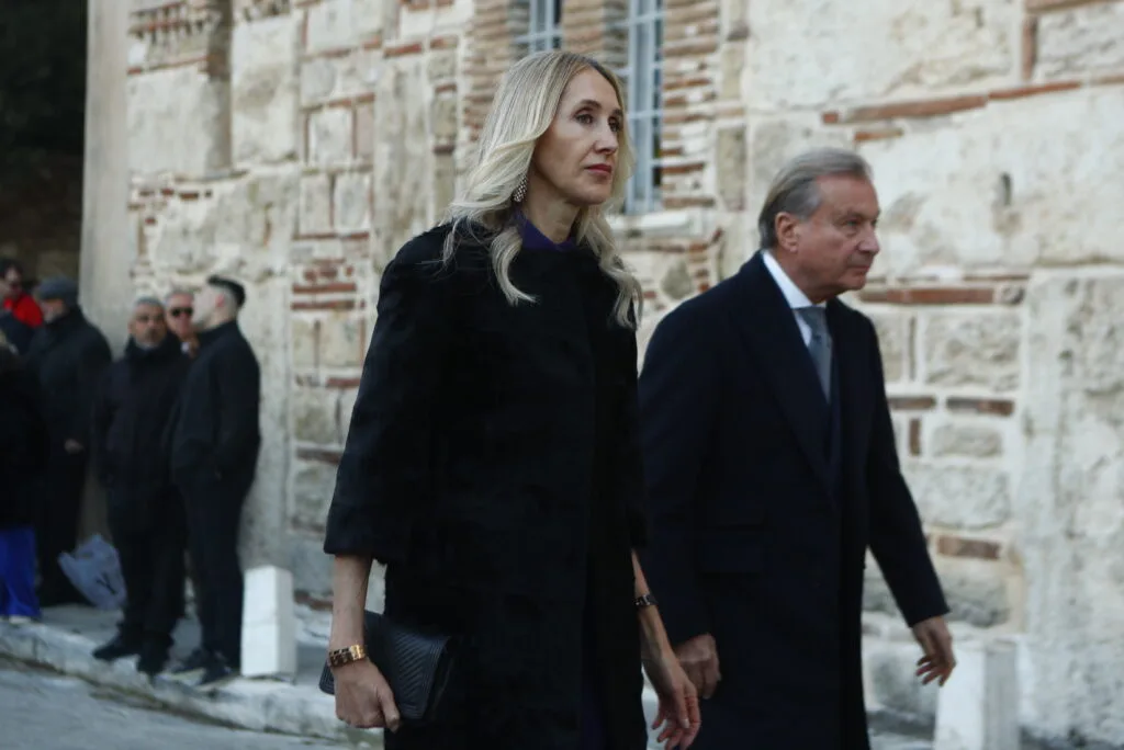 Γάμος Νικόλαου Ντε Γκρες – Χρυσής Βαρδινογιάννη: Φωτογραφίες από την τελετή στον Ιερό Ναό Αγίου Νικολάου Ραγκαβά