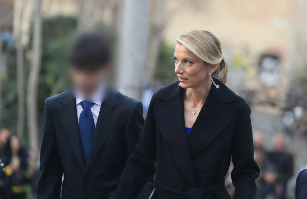 Γάμος Νικόλαου Ντε Γκρες – Χρυσής Βαρδινογιάννη: Φωτογραφίες από την τελετή στον Ιερό Ναό Αγίου Νικολάου Ραγκαβά