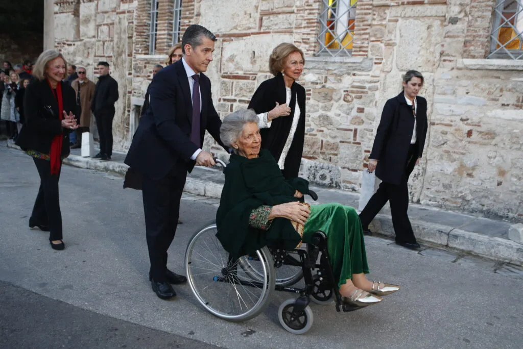 Γάμος Νικόλαου Ντε Γκρες – Χρυσής Βαρδινογιάννη: Φωτογραφίες από την τελετή στον Ιερό Ναό Αγίου Νικολάου Ραγκαβά