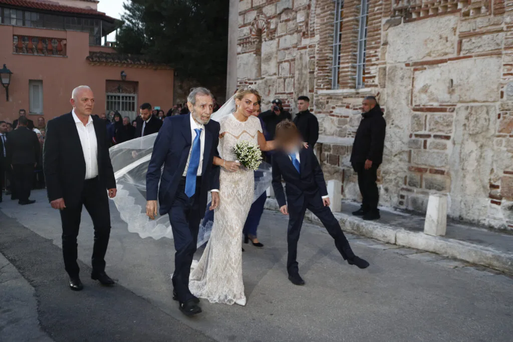 Γάμος Νικόλαου Ντε Γκρες – Χρυσής Βαρδινογιάννη: Φωτογραφίες από την τελετή στον Ιερό Ναό Αγίου Νικολάου Ραγκαβά