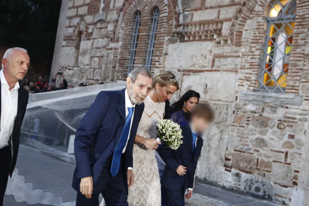Γάμος Νικόλαου Ντε Γκρες – Χρυσής Βαρδινογιάννη: Φωτογραφίες από την τελετή στον Ιερό Ναό Αγίου Νικολάου Ραγκαβά