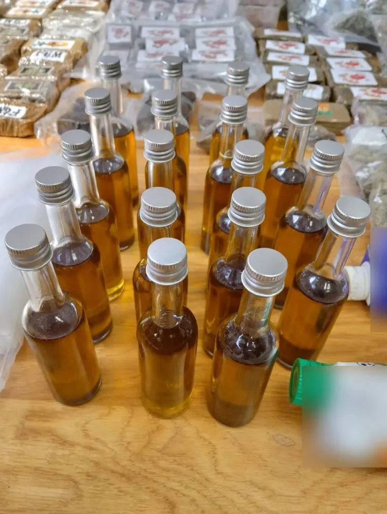 Συνελήφθησαν τρία άτομα που διακινούσαν ναρκωτικά σε συσκευασίες χυμού στη Νοτιοανατολική Αττική