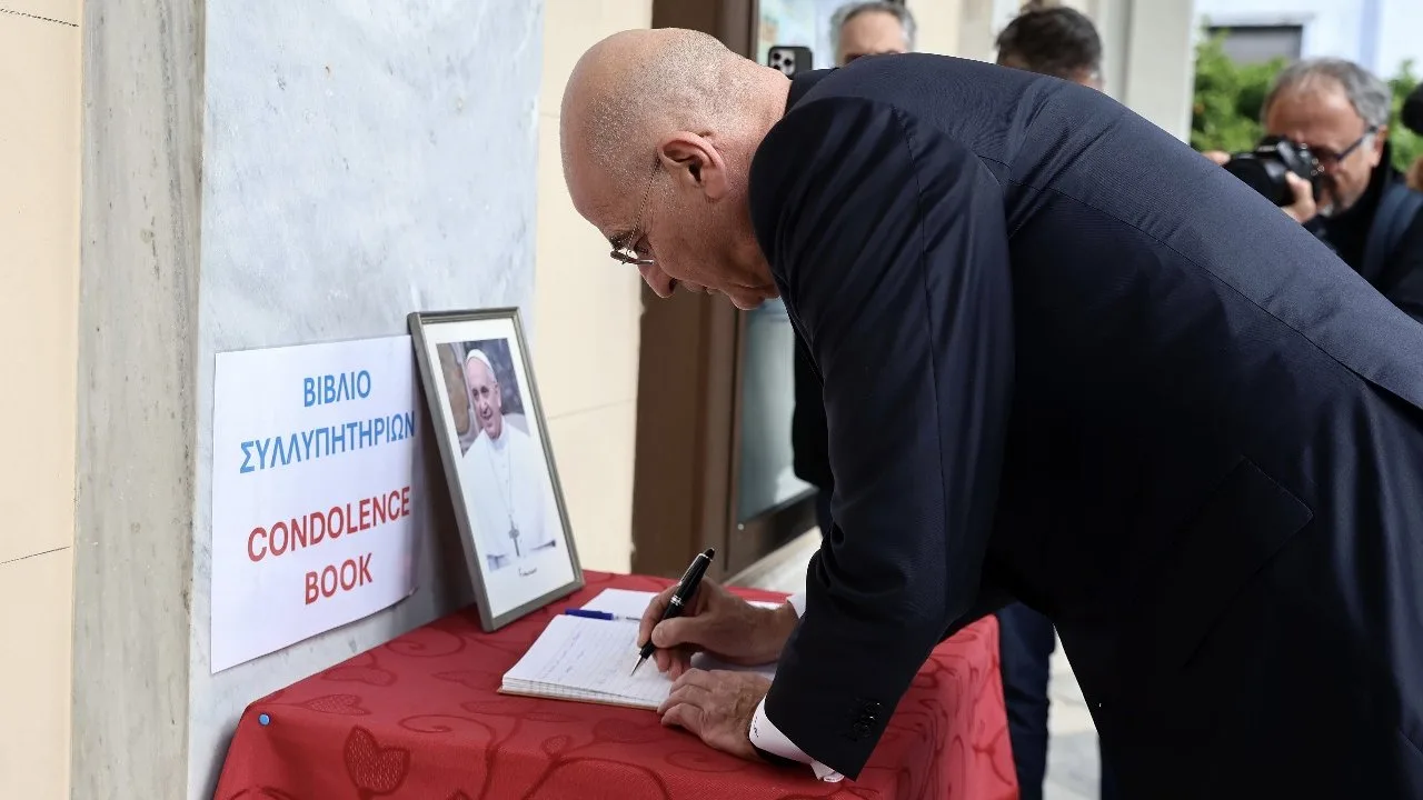 Aντίστροφη μέτρηση για την κηδεία του Πάπα – Δρακόντεια τα μέτρα ασφαλείας