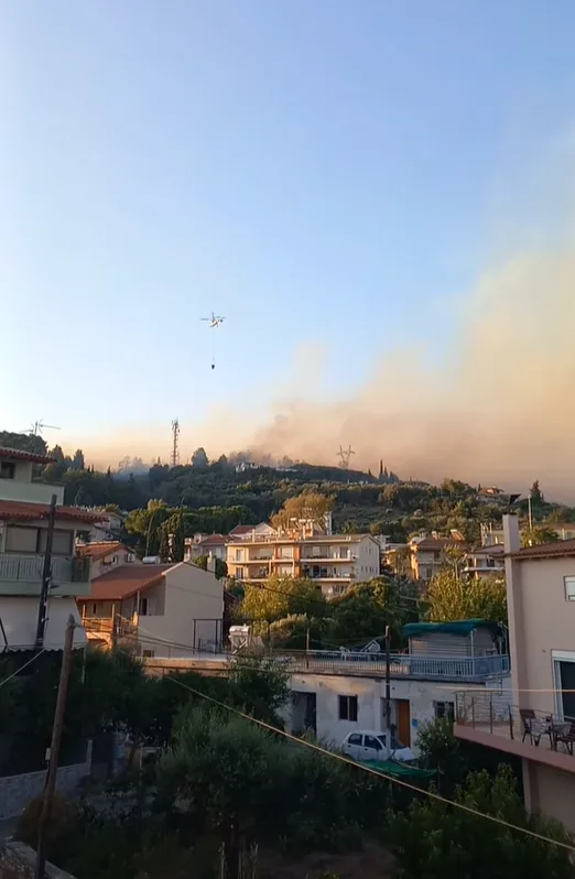 Εφιαλτικές στιγμές από τις μεγάλες πυρκαγιές σε Δυτική Αχαΐα και Συχαινά: Εκκενώνονται τα Μποζαΐτικα, γεμάτη καπνούς η Πάτρα, μυρίζει καμένο σε όλη την πόλη (ΦΩΤΟ)