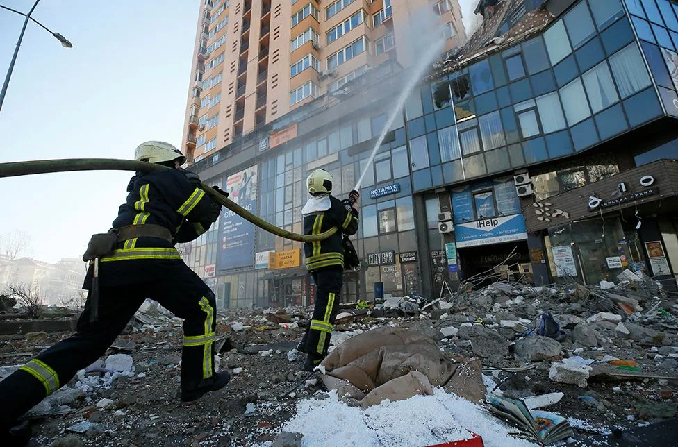 In pictures: Kyiv under attack - BBC News