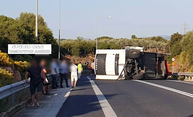 Εκτροπή ανατροπή νταλίκας στον κόμβο Αρχαίας Νεμέας