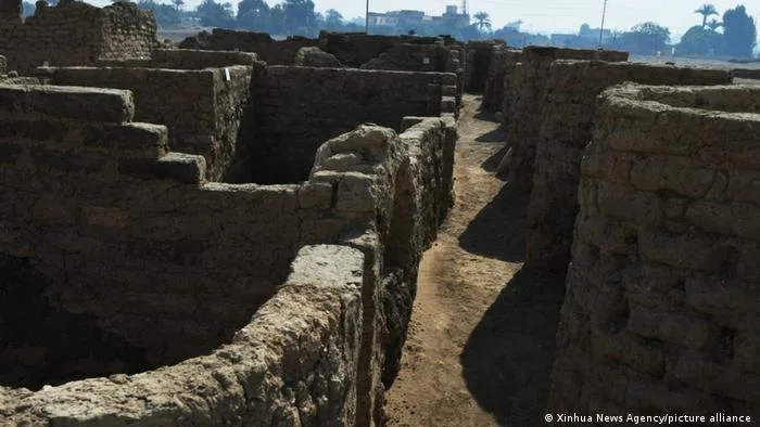 3,000-year-old ′lost golden city′ unearthed in Egypt | Culture| Arts, music  and lifestyle reporting from Germany | DW | 09.04.2021