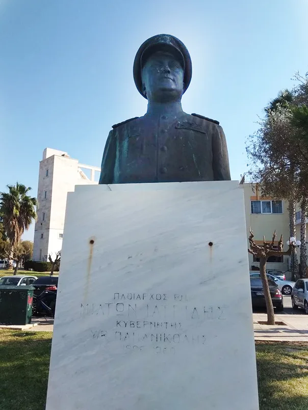 kARTson: Κόρινθος-σήμερα 28 Οκτωβρίου και ο φίλος μου ο Κυριάκος έγραψε για την προτομή του Μιλτιάδη Ιατρίδη.