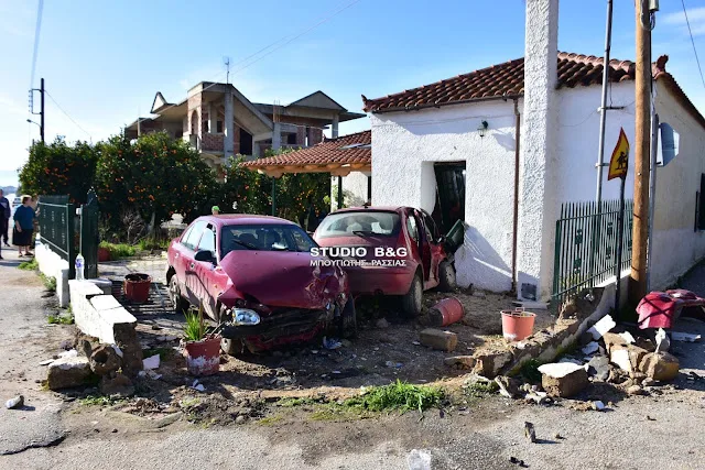 Τροχαίο ατύχημα στο Ναύπλιο - Δυο οχήματα κατέληξαν μέσα σε σπίτι (βίντεο)