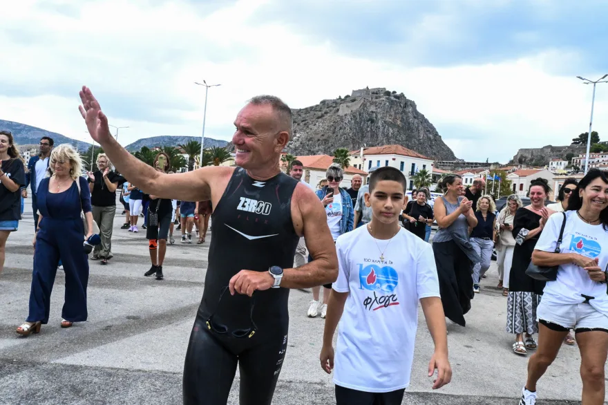 Αθλητής ξεκίνησε κολυμβητικό ταξίδι 100 χλμ. από Ναύπλιο μέχρι Σπέτσες για τη «Φλόγα» - Δείτε φωτογραφίες