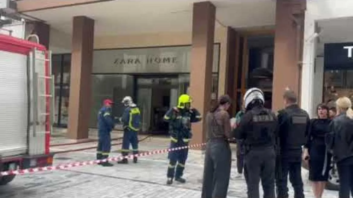 Φωτιά σε κατάστημα στο κέντρο της Πάτρας (2)