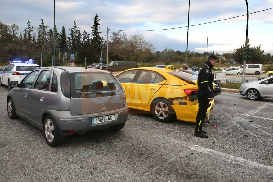 Οικογενειακή τραγωδία στην Κατεχάκη: Νεκροί μητέρα, πατέρας και γιος στην καραμπόλα - Έξι συνολικά οι τραυματίες