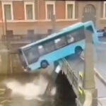 Ρωσία: Λεωφορείο με επιβάτες έπεσε σε ποτάμι στην Αγία Πετρούπολη – 4 νεκροί (video)
