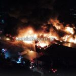 Μεγάλη πυρκαγιά στις εγκαταστάσεις “Γιαννίτση” στη Λαμία (video-φώτο)